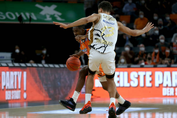 于一个竞争 于一个竞争